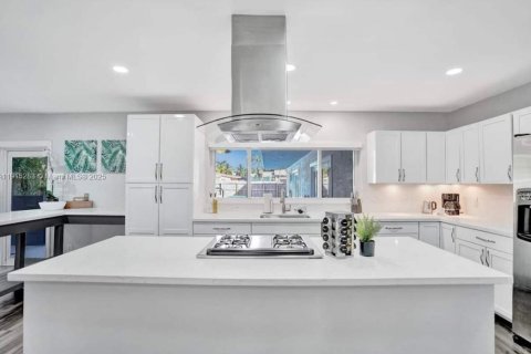 Villa ou maison à vendre à Hollywood, Floride: 6 chambres, 283.82 m2 № 1971302 - photo 18