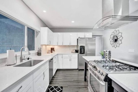 Villa ou maison à vendre à Hollywood, Floride: 6 chambres, 283.82 m2 № 1971302 - photo 6