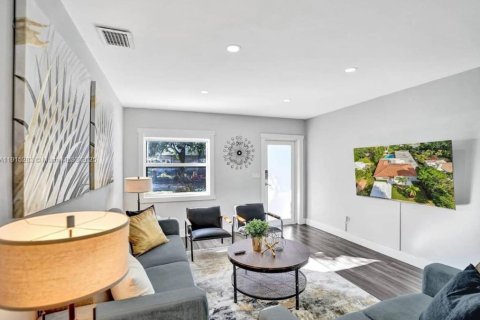 Villa ou maison à vendre à Hollywood, Floride: 6 chambres, 283.82 m2 № 1971302 - photo 11