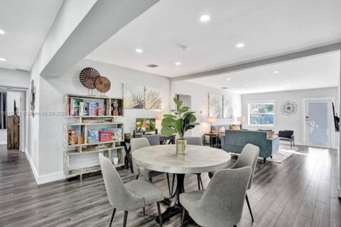 Villa ou maison à vendre à Hollywood, Floride: 6 chambres, 283.82 m2 № 1971302 - photo 10