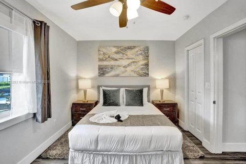 Villa ou maison à vendre à Hollywood, Floride: 6 chambres, 283.82 m2 № 1971302 - photo 25