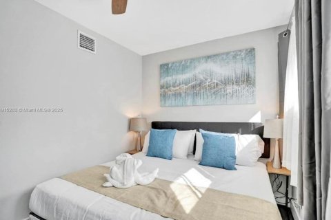 Villa ou maison à vendre à Hollywood, Floride: 6 chambres, 283.82 m2 № 1971302 - photo 24