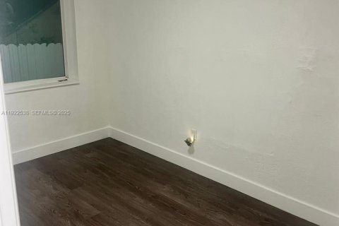 House in Miami Gardens, Florida 5 bedrooms, 173.73 sq.m. № 1976469 - photo 10