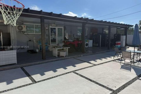 House in Miami Gardens, Florida 5 bedrooms, 173.73 sq.m. № 1976469 - photo 7