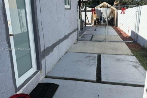 House in Miami Gardens, Florida 5 bedrooms, 173.73 sq.m. № 1976469 - photo 2