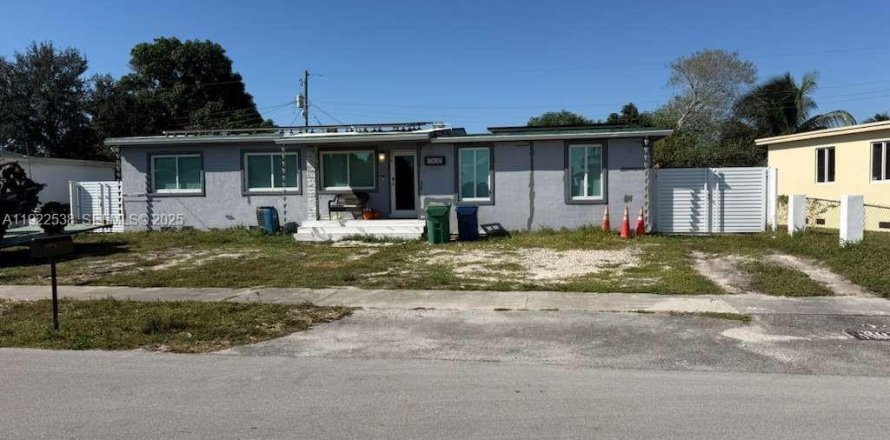 House in Miami Gardens, Florida 5 bedrooms, 173.73 sq.m. № 1976469