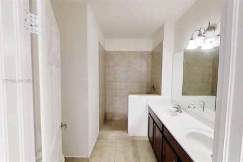 Copropriété à louer à Miami, Floride: 3 chambres, 117.99 m2 № 2027689 - photo 5