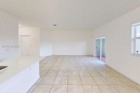 Copropriété à louer à Miami, Floride: 3 chambres, 117.99 m2 № 2027689 - photo 2