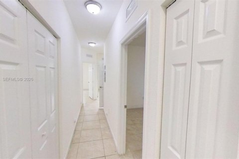Copropriété à louer à Miami, Floride: 3 chambres, 117.99 m2 № 2027689 - photo 6