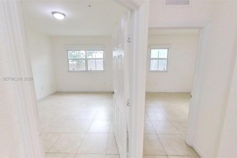 Copropriété à louer à Miami, Floride: 3 chambres, 117.99 m2 № 2027689 - photo 7