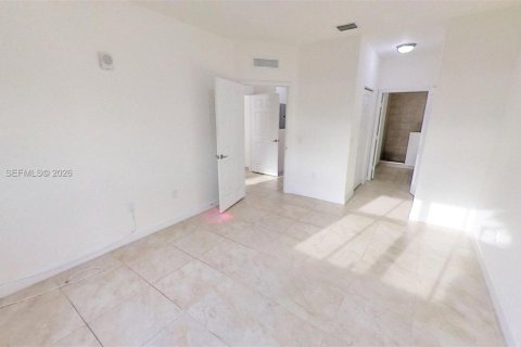 Copropriété à louer à Miami, Floride: 3 chambres, 117.99 m2 № 2027689 - photo 3