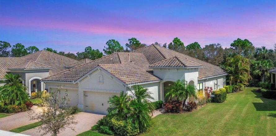 House in Venice, Florida 2 bedrooms, 140.93 sq.m. № 1415988