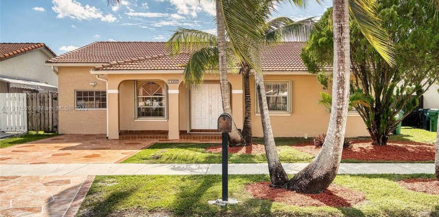 Casa en Miami, Florida 4 dormitorios, 192.77 m2 № 1967524