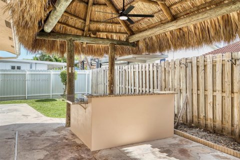 Casa en venta en Miami, Florida, 4 dormitorios, 192.77 m2 № 1967524 - foto 28