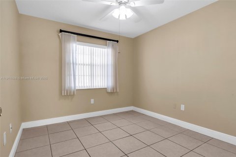 Casa en venta en Miami, Florida, 4 dormitorios, 192.77 m2 № 1967524 - foto 16