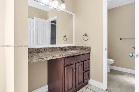 Casa en venta en Miami, Florida, 4 dormitorios, 192.77 m2 № 1967524 - foto 24