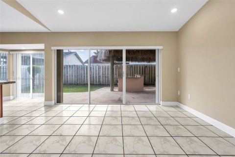 Casa en venta en Miami, Florida, 4 dormitorios, 192.77 m2 № 1967524 - foto 10