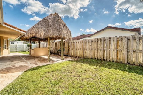 Casa en venta en Miami, Florida, 4 dormitorios, 192.77 m2 № 1967524 - foto 30