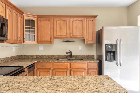 Casa en venta en Miami, Florida, 4 dormitorios, 192.77 m2 № 1967524 - foto 13