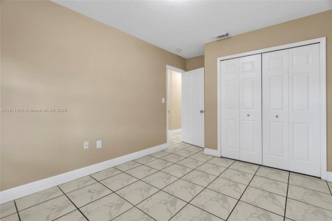 Casa en venta en Miami, Florida, 4 dormitorios, 192.77 m2 № 1967524 - foto 18