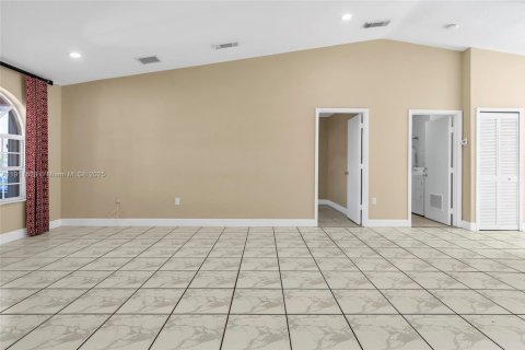 Casa en venta en Miami, Florida, 4 dormitorios, 192.77 m2 № 1967524 - foto 7