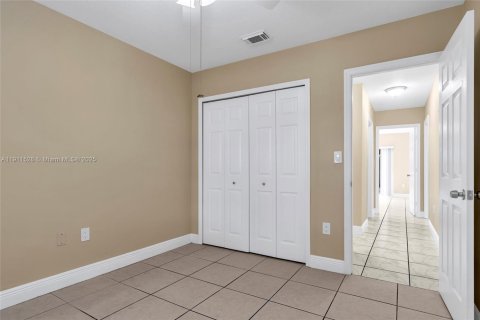 Casa en venta en Miami, Florida, 4 dormitorios, 192.77 m2 № 1967524 - foto 17