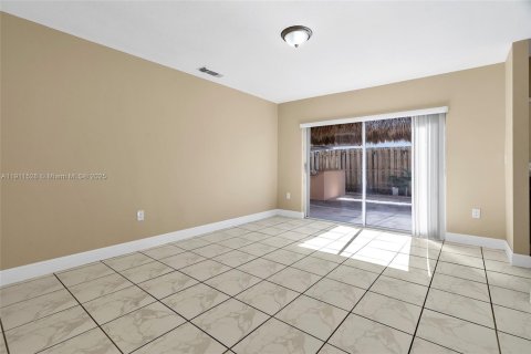 Casa en venta en Miami, Florida, 4 dormitorios, 192.77 m2 № 1967524 - foto 23