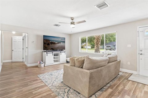 Villa ou maison à vendre à Umatilla, Floride: 3 chambres, 179.21 m2 № 1904608 - photo 5