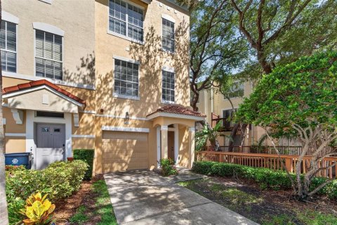 Touwnhouse à vendre à Tampa, Floride: 3 chambres, 171.31 m2 № 2388949 - photo 3