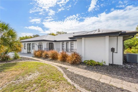 Villa ou maison à Port Charlotte, Floride 6 chambres, 273.23 m2 № 2212181