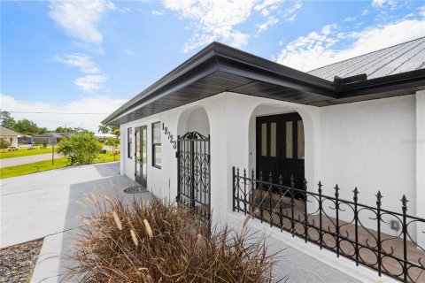 Villa ou maison à vendre à Port Charlotte, Floride: 6 chambres, 273.23 m2 № 2212181 - photo 5