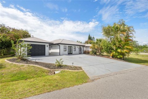 Villa ou maison à vendre à Port Charlotte, Floride: 6 chambres, 273.23 m2 № 2212181 - photo 2