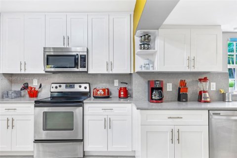 Casa en alquiler en Lauderdale-by-the-Sea, Florida, 4 dormitorios, 200.95 m2 № 1969609 - foto 15