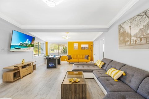 Casa en alquiler en Lauderdale-by-the-Sea, Florida, 4 dormitorios, 200.95 m2 № 1969609 - foto 5