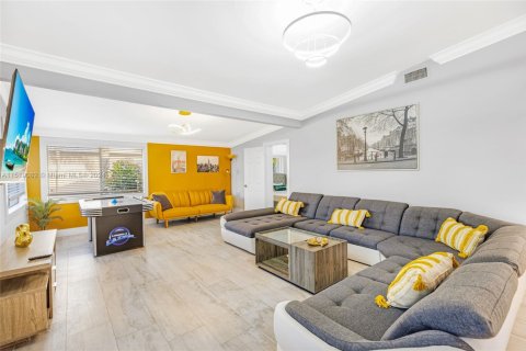 Casa en alquiler en Lauderdale-by-the-Sea, Florida, 4 dormitorios, 200.95 m2 № 1969609 - foto 3