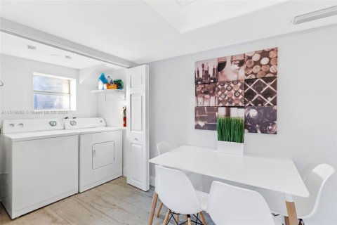 Casa en alquiler en Lauderdale-by-the-Sea, Florida, 4 dormitorios, 200.95 m2 № 1969609 - foto 17