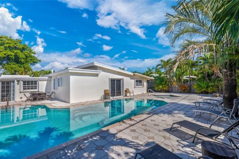 Casa en alquiler en Lauderdale-by-the-Sea, Florida, 4 dormitorios, 200.95 m2 № 1969609 - foto 1