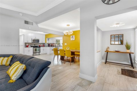 Casa en alquiler en Lauderdale-by-the-Sea, Florida, 4 dormitorios, 200.95 m2 № 1969609 - foto 6