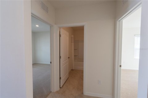 Villa ou maison à louer à Lake Wales, Floride: 4 chambres, 169.83 m2 № 2108552 - photo 6