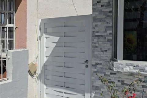 House in Hialeah Gardens, Florida 3 bedrooms, 104.98 sq.m. № 1850519 - photo 2