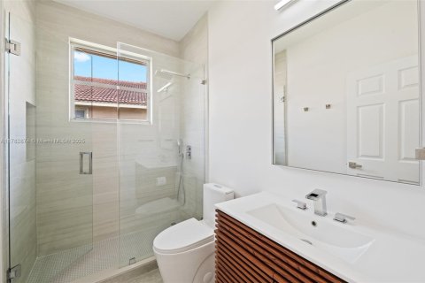 House in Weston, Florida 4 bedrooms, 252.32 sq.m. № 1699086 - photo 26