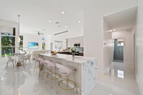 House in Weston, Florida 4 bedrooms, 252.32 sq.m. № 1699086 - photo 9