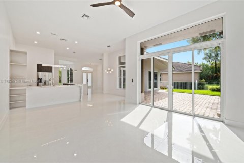 House in Weston, Florida 4 bedrooms, 252.32 sq.m. № 1699086 - photo 15