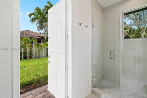 House in Weston, Florida 4 bedrooms, 252.32 sq.m. № 1699086 - photo 25
