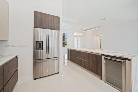 House in Weston, Florida 4 bedrooms, 252.32 sq.m. № 1699086 - photo 12