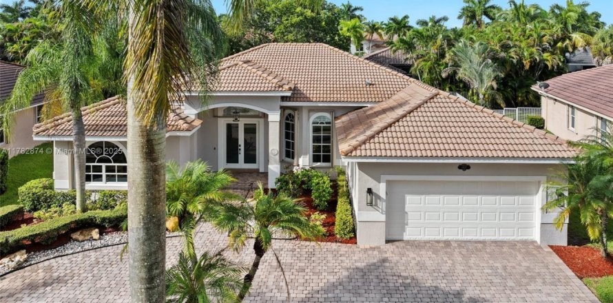 House in Weston, Florida 4 bedrooms, 252.32 sq.m. № 1699086