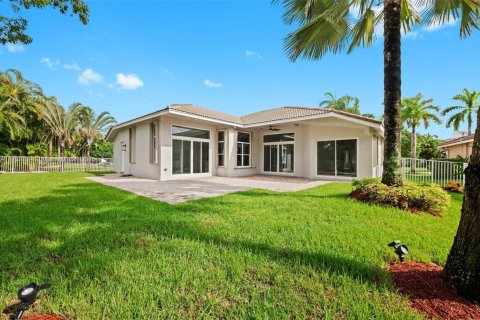 House in Weston, Florida 4 bedrooms, 252.32 sq.m. № 1699086 - photo 29