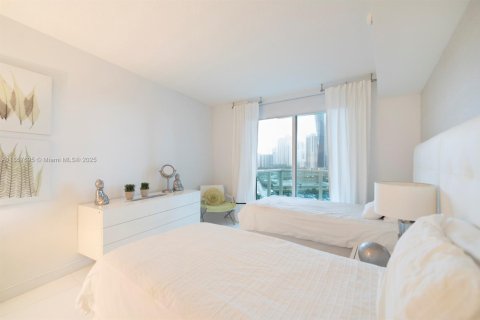 Condo in Sunny Isles Beach, Florida, 3 bedrooms  № 1882599 - photo 17