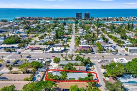 Commercial property in Saint Pete Beach, Florida 6 bedrooms, 245.91 sq.m. № 2139179