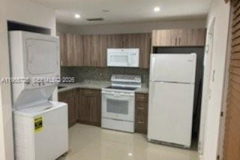 Casa en alquiler en Miami, Florida, 3 dormitorios, 215.53 m2 № 2009705 - foto 7